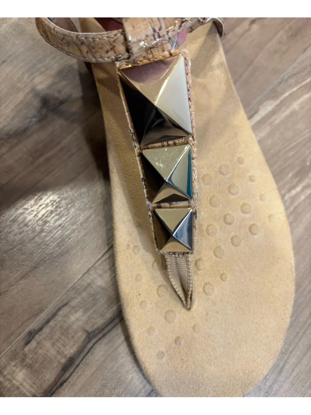 Vionic Rest Nala Leather Thong Sandals Gold Metallic Studs Arch Support Size 10